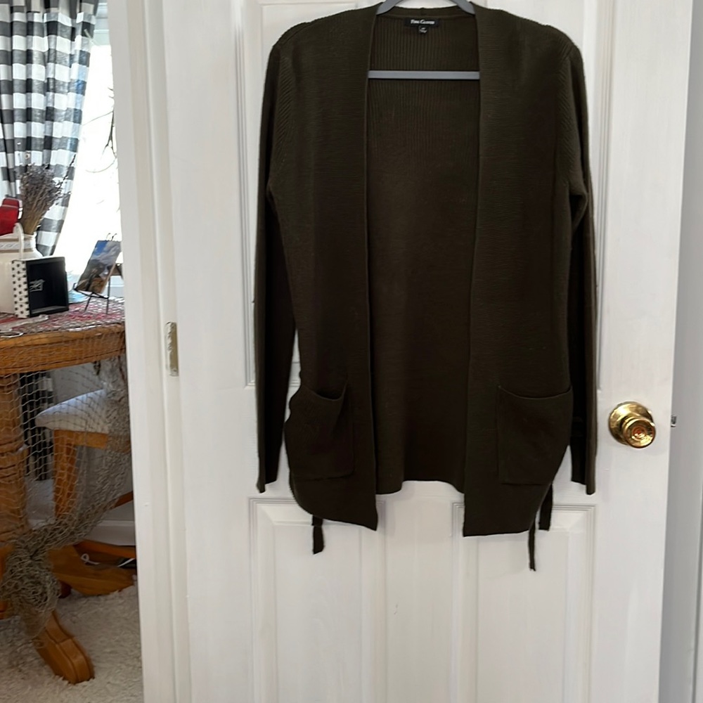 Extra small brand is pink clover navy green sweater